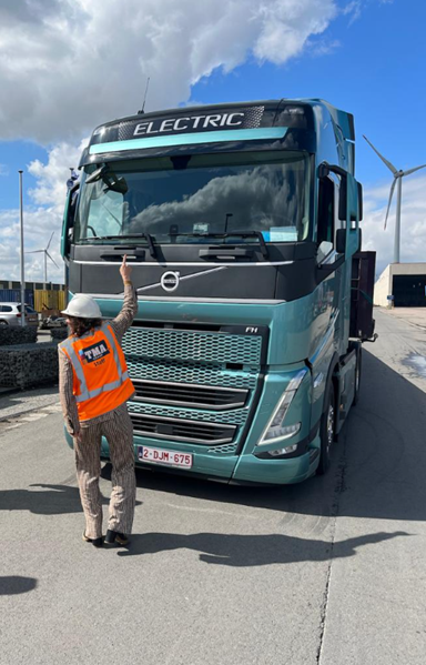 Electrifying the Future of Logistics: TMA Logistics koopt 5 elektrische vrachtwagens voor CO2-neutrale overslag in de Antwerpse haven!